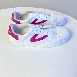 Tretorn women’s shoes – like new -without laces